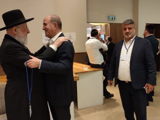רא"ע עם הרב הראשי לשעבר הרב לאו. המצלם