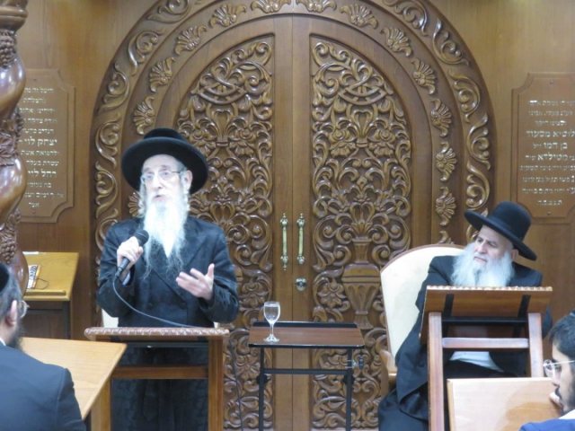האדמור ממעליץ בתפארת רפאל עם הגרמ אבוחצירא. א' מיכאלי
