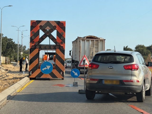 חסימת הכביש במשה סנה - אשדוד נט