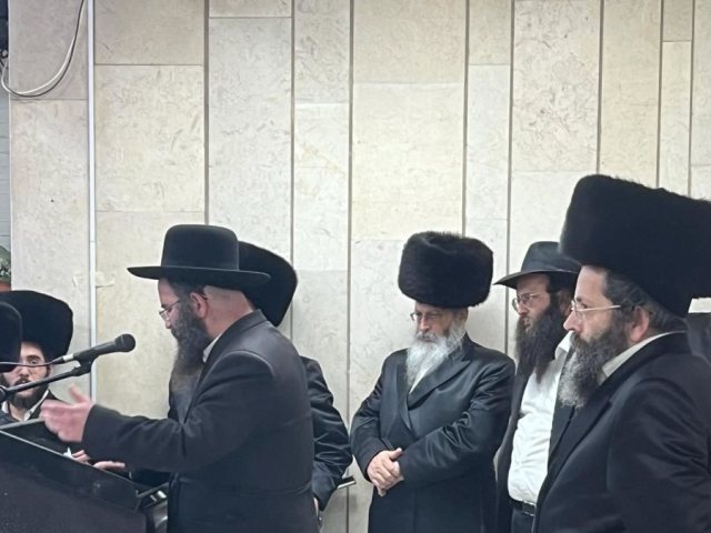 האב ר מרדכי יהודה הרץ מספיד. דודו חן