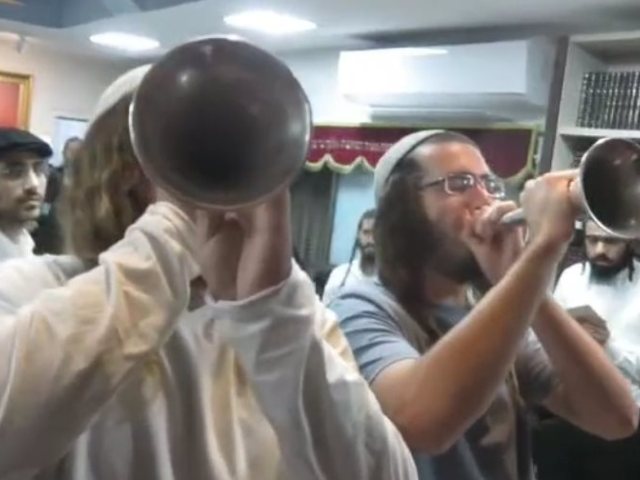 תקיעה בחצוצרות. א.  יכאחי