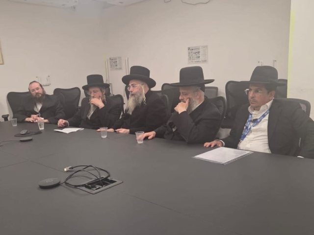 רבני הקריות בפגישה. דוברות אסותא