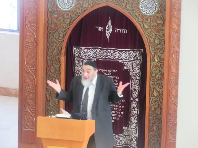רבי מנשה תופיק אביעזרי שליט"א. המצלם