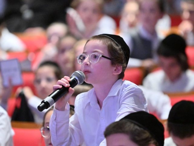 יגעו ומצאו. ילדי לב שמחה במעמד. צילום: יהושע פרוכטר