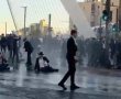 צפו: המכתזית המשטרתית 'מעיפה' מפגינים (וידאו)