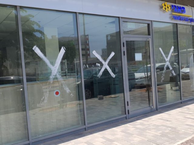 סניף פאגי החדש ברובע גני טל. המצלם