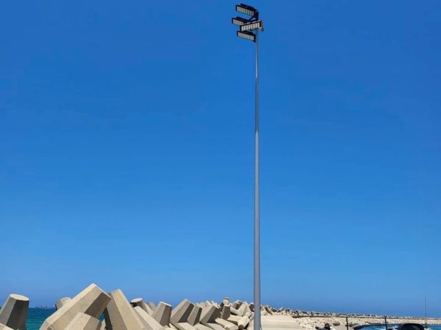 תאורה בחוף הגולשים. עמוד הפייסבוק של רה"ע