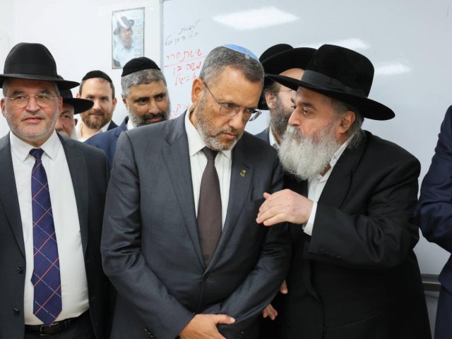 האדמור רבי יקותיאל אבוחצירא בירושלים. ארנון בוסאני