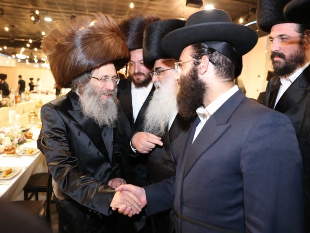 צדיק בעיר. הרה"צ רבי אלימלך בידרמן עם מקורבו איש העסקים האשדודי שאול סגל