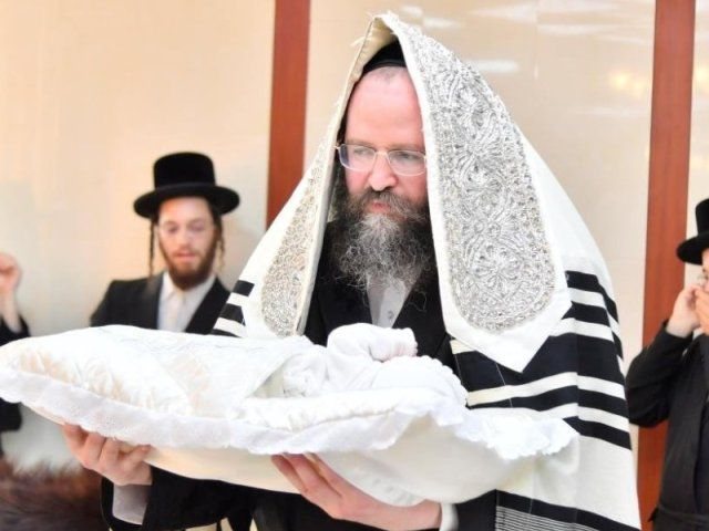 הרב פנחס רבינוביץ. יהושע פרוכטר