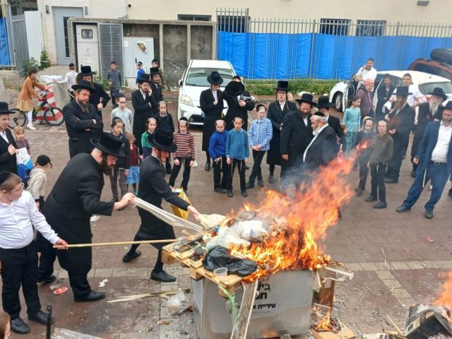 שריפת חמץ. צילום: אהרן מיכאלי