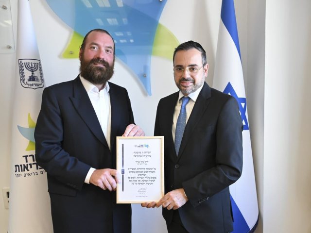 שימי גשייד עם שר הבריאות בוסו. צילום: שלומי אמסלם, לעמ