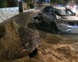 הרכב שנפגע מקריסת העץ (צילום: אלכס, תושב המקום)
