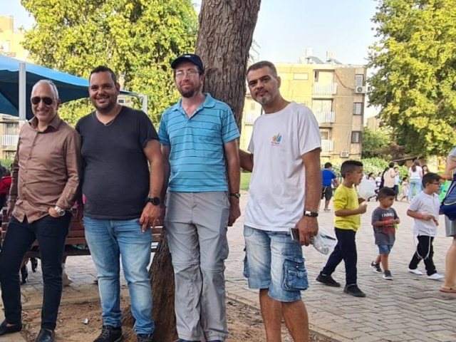 האנשים שמאחורי הגראג סייל. מינהלת רובע ג'