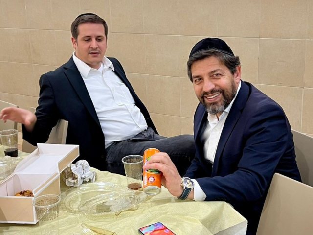 אלחרר עם חסידים