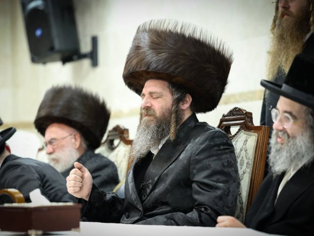 האדמור מפיטסבורג בשמחת האירוסין. א' א' איזנבאך