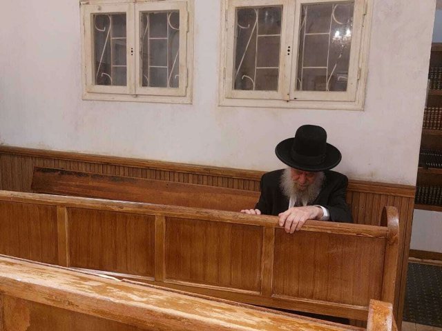 הגרי שיניין בבית הכנסת של החזון איש. המשפחה