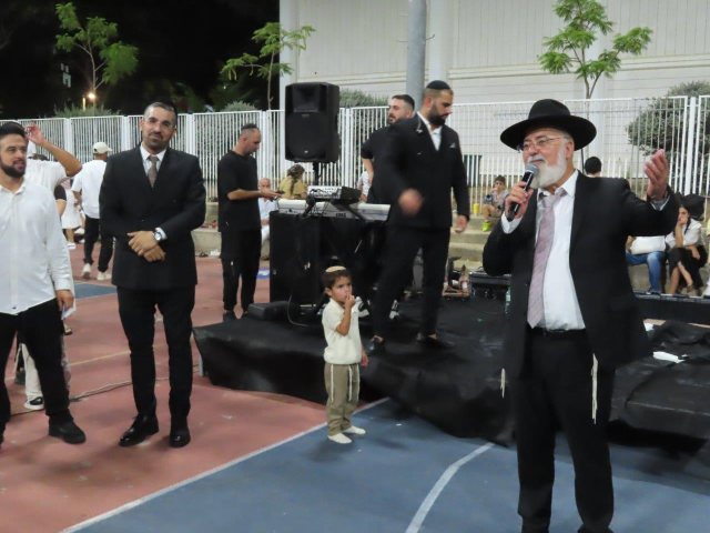 הקפות רובע ט'. א' מיכאלי