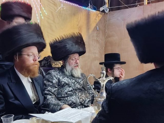 טיש בשאץ. סוכות. א.ל