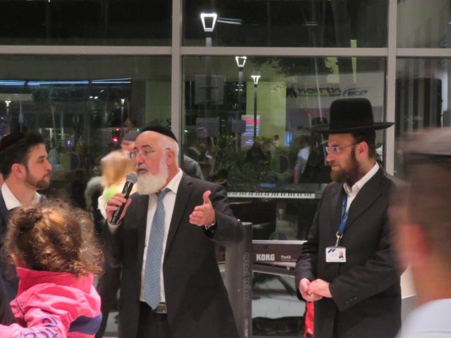 המשמחים יחד עם הרב דהן באסותא