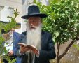 הרב שמואל שטרית בברכת האילנות. 