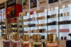 מבצעי סוף שנה מטורפים על בשמים ומוצרים טיפוח בלי לנסוע לחו"ל בלעדי ב Glam 42 אשדוד