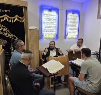 לימוד בחברותא בסוכת הרחמים