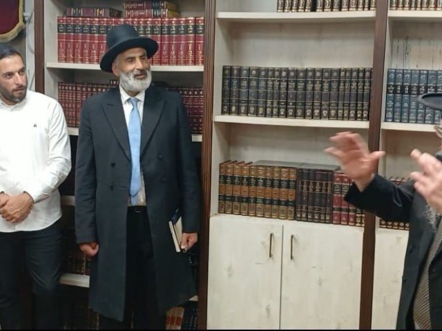רב העיר הגרח פינטו בשיחתו המפתיעה. מ. מיכאלי