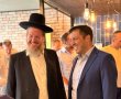 במעמד מרגש: הרב חיים איידלס קבע מזוזות במשרדי "דמרי השקעות" בירושלים