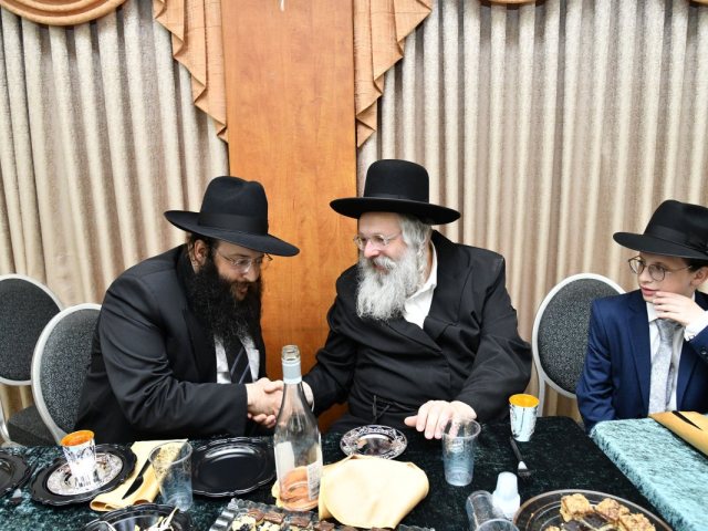 הרב נחמיה אלתר בבר מצוה. המצלם