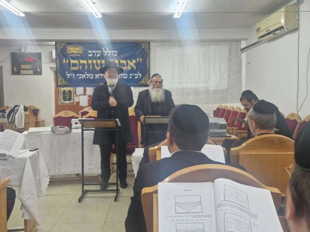 הרב דהן עם לומדי השיעור. א' מיכאלי