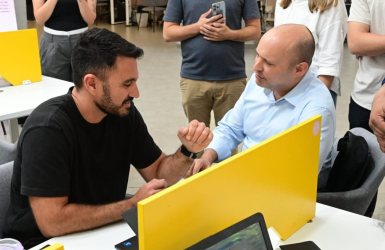 נפתלי בנט במרכז כיוונים באשדוד