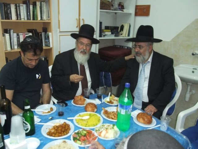 הרב שטרית זצ"ל יחד עם הרב עובדיה דהן. צילום: שוקי לרר