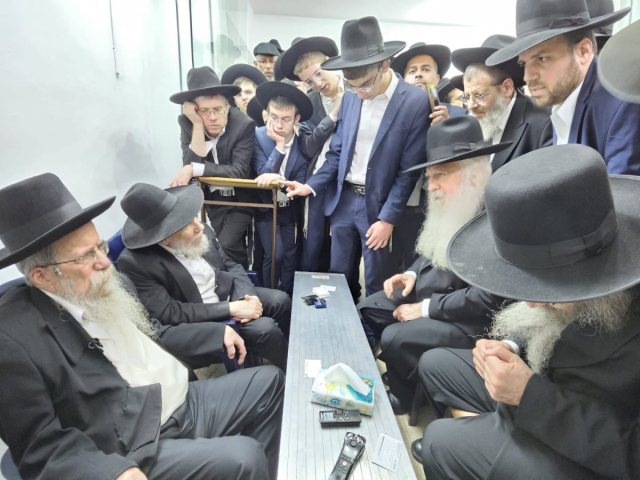 רבי דוד פינטו בניחום אבלים. א' מיכאלי
