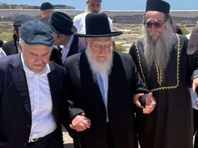 הרב פינטו במרוקו. א' מיכאלי