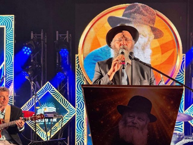 הרב מנחם עמאר במעמד. ויטאלי חיימוב