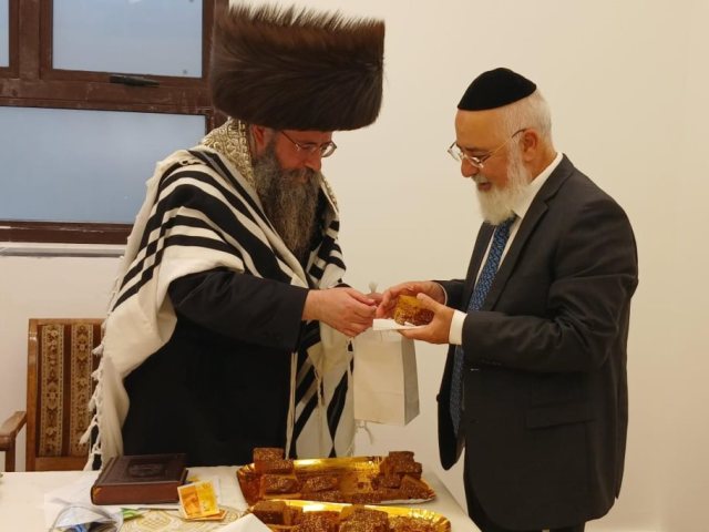 הרב דהן אצל האדמור מטאלנא. א. מיכאלי