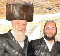 ר יהודה ביכלר ובנו אלעזר. המצלם