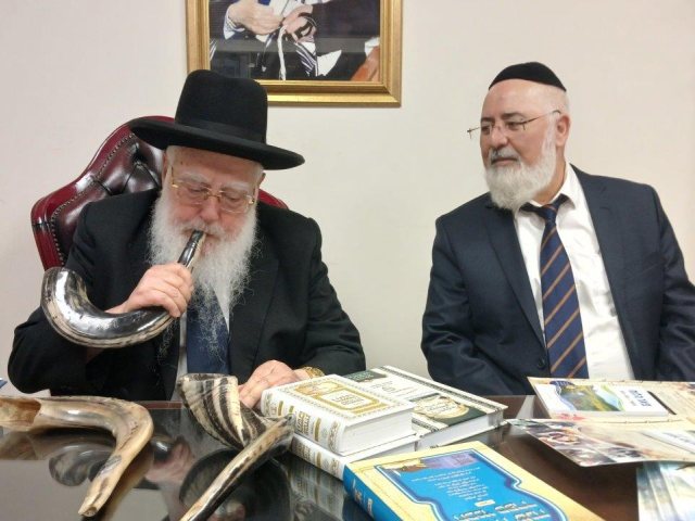 הרב פינטו ויו"ר המועה"ד. א' מיכאלי