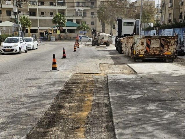 בורות בכביש חנה סנש. מינהלת רובע ג'
