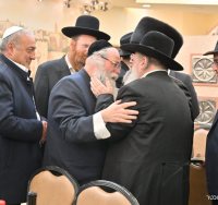 רי אבוחצירא ולסרי בבר מצווה של גשייד. המצלם