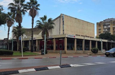בנק הפועלים מרכז מסחרי ו'. המצלם
