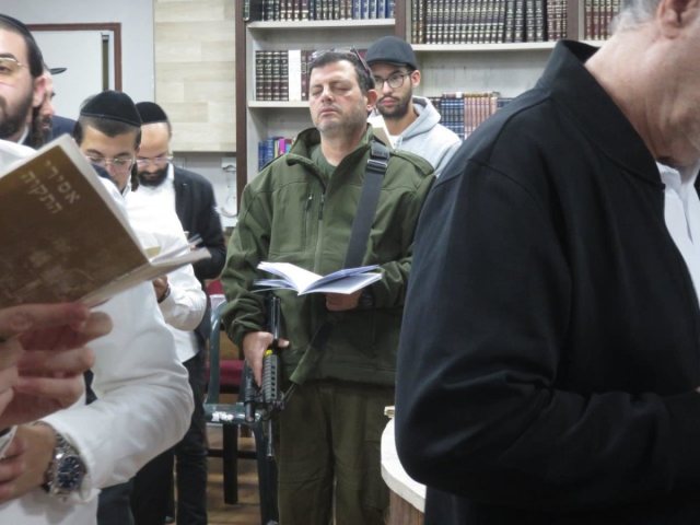 התפילות על ציון הרמ"א פינטו. א' מיכאלי