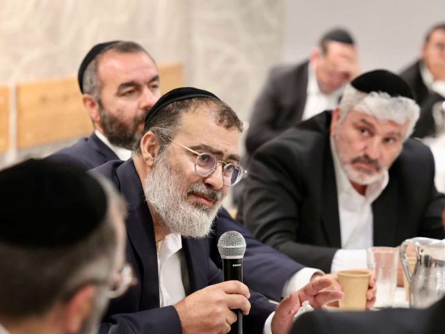 יור שס באשדוד בכנס. יעקב כהן
