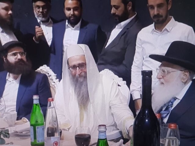 שושלת משפחת פינטו בחתונה. המצלם