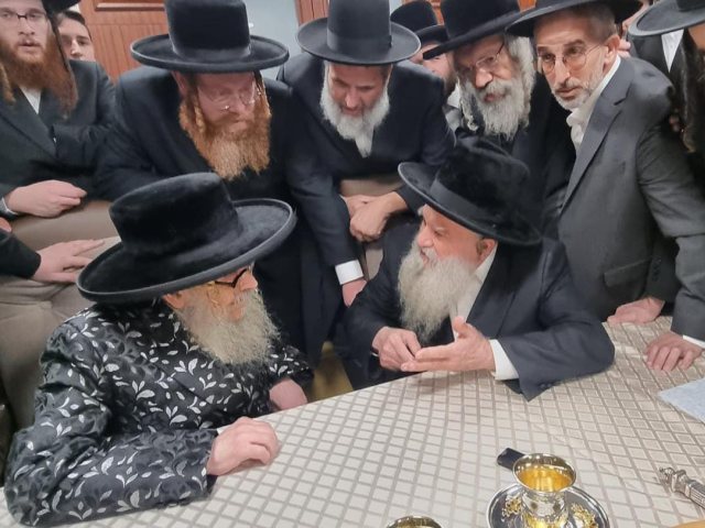 האדמור מסאטמר עם רבי רפאל אבוחצירא. מאיר עיני ישראל
