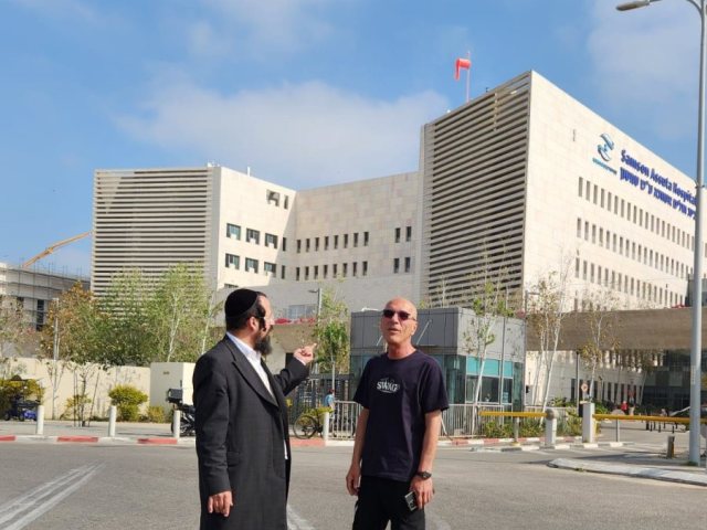 מחפשים פתרונות חניה. הרב טננהויז ב'אסותא'. שימי לוק