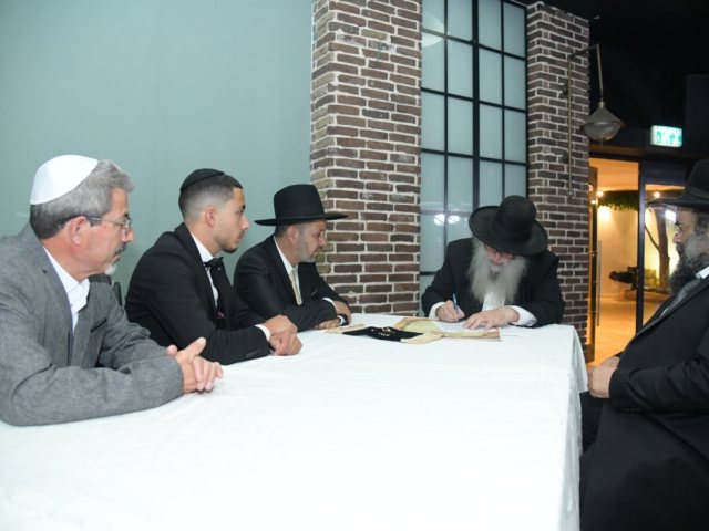 שמחת חתונת בתו של אלי כהן. המצלם