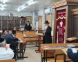 ממ,ק רב העיר הרב קלמנוביץ בשיעור. א' מיכאלי