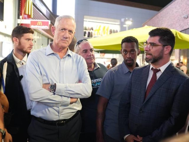 בני גנץ ואלי נכט